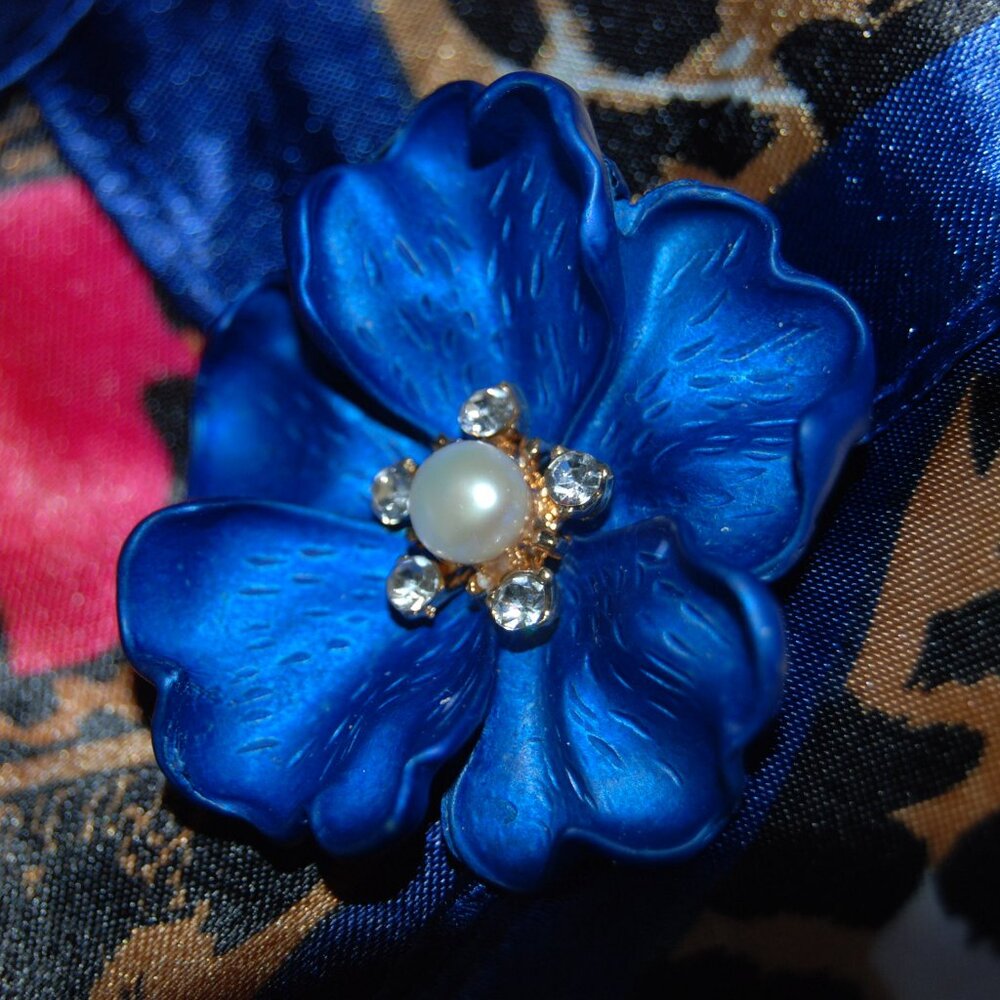 Elegant Flower Brooch